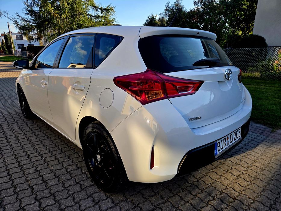 Toyota Auris 1.6 benzyna 2013 rok