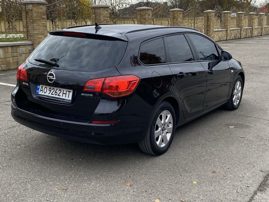Продаю Opel Astra J 2011 рік