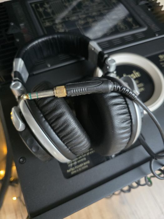 Słuchawki przewodowe Sony mdr v700 średni stan