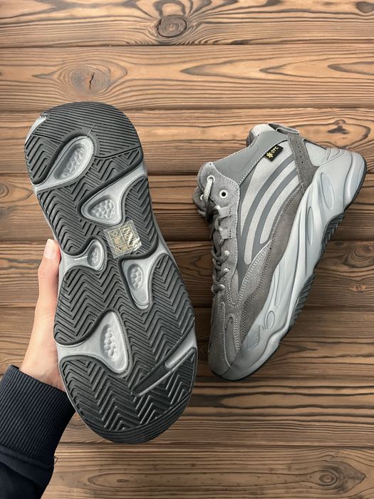 Чоловічі зимові кросівки. Сірі