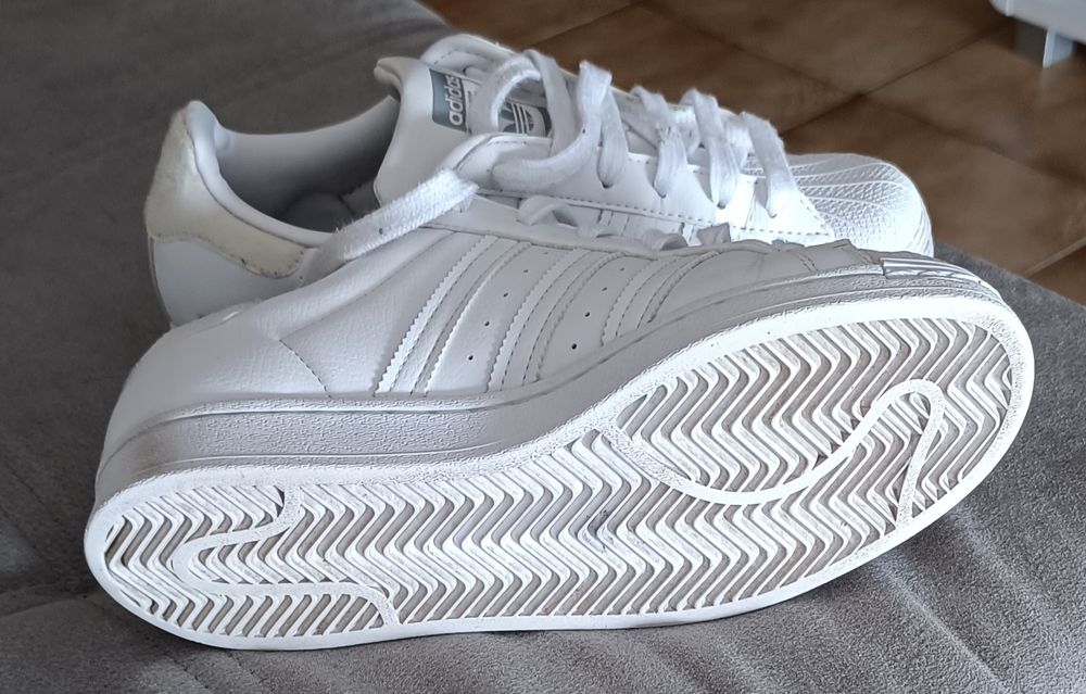 Tênis adidas superstar