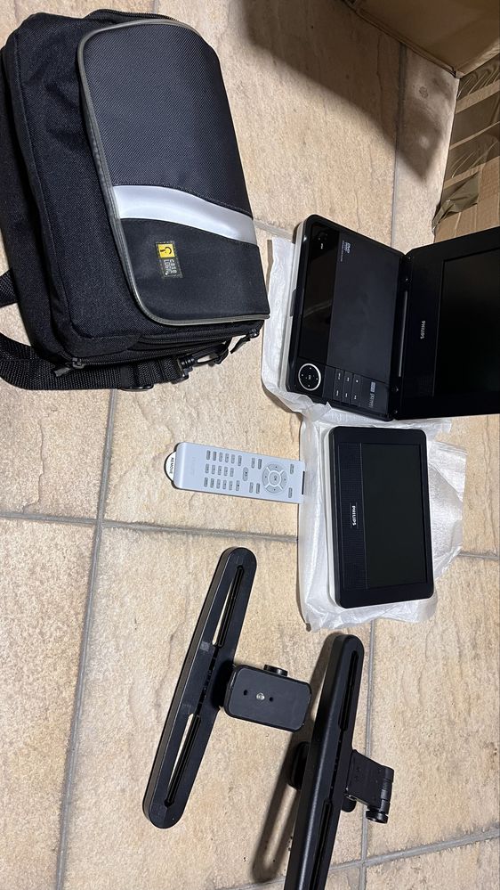 Vendo dois monitores com leitor de CD para automovel