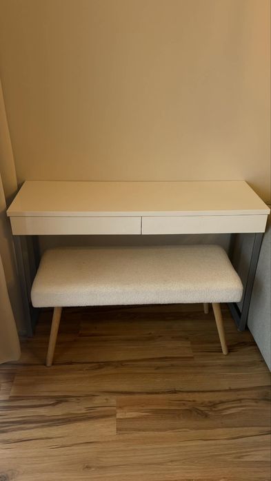 Biurko toaletka z szufladami plus krzesło baranek