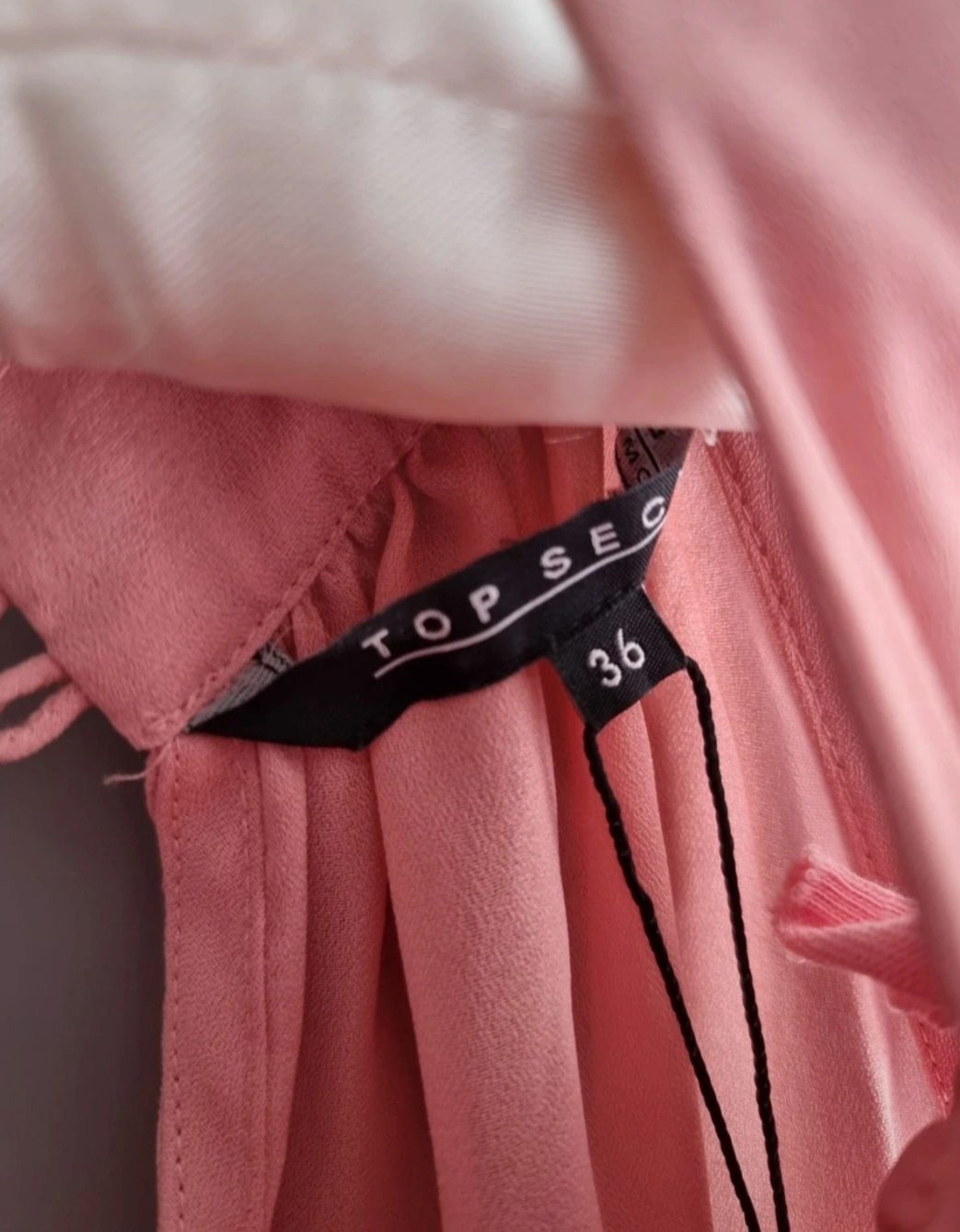 Nows elegancka bluzka pudrowy różowy bez rękawów Top Secret 36 S