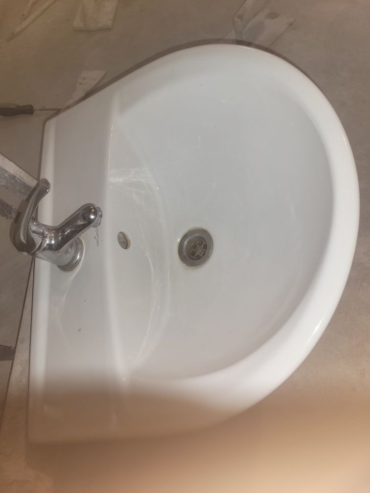 Umywalka Cersanit wraz z baterią