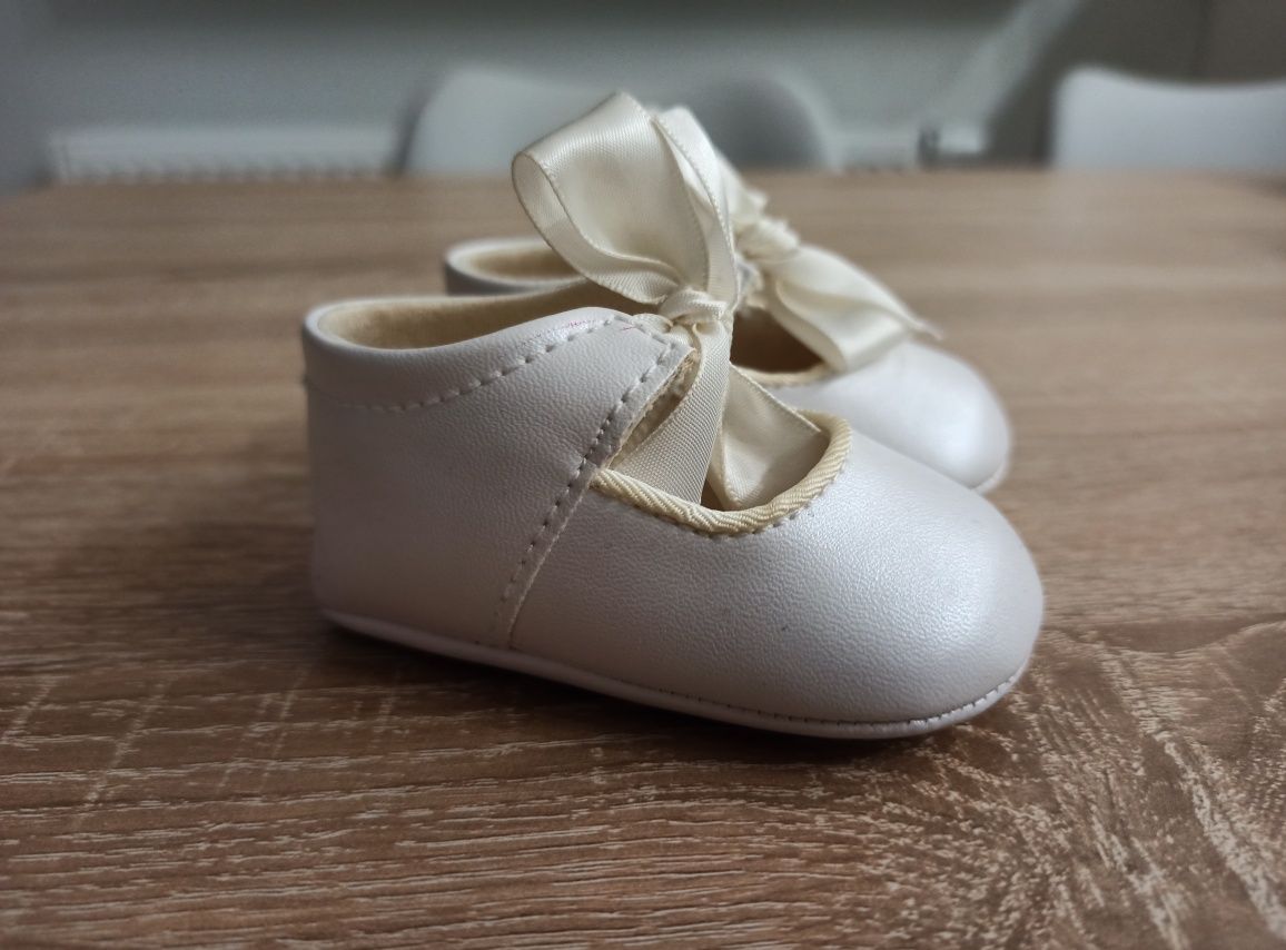 Mayoral białe buty niechodki półbuty baleriny do chrztu rozmiar 15