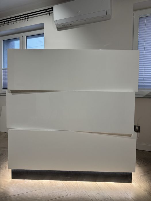 Lada recepcyjna, sklepowa Biały połysk / czarny cokół