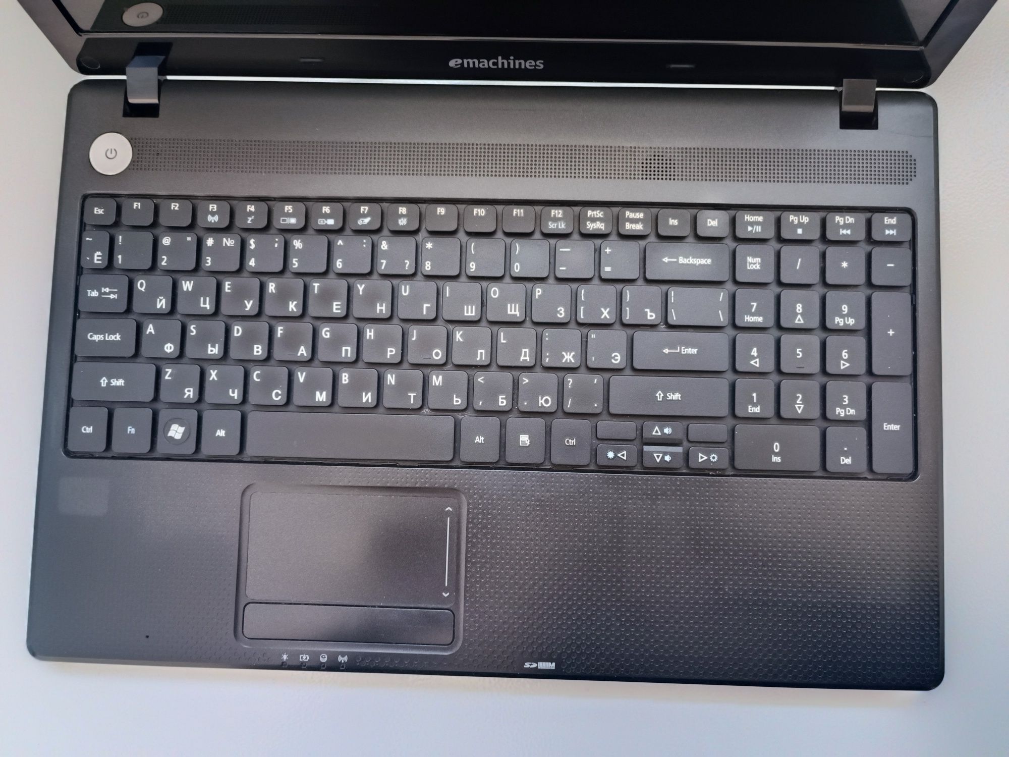 Ноутбук Acer eMachines E732 у гарному стані