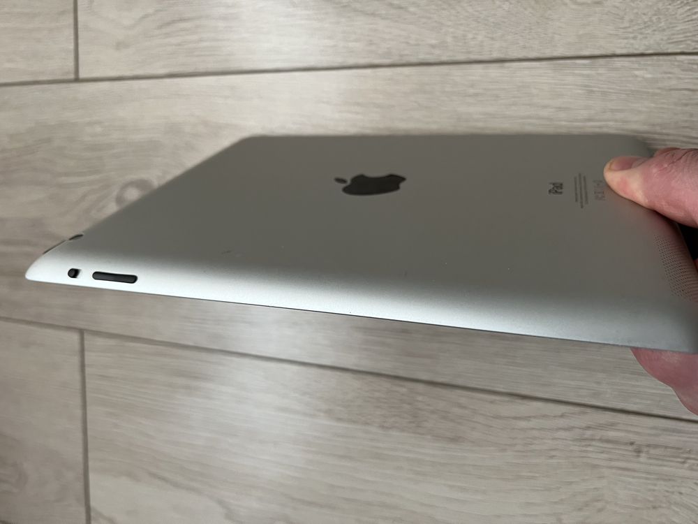 Планшет Apple iPad 4 A1458 Retina 32GB (MD511FD/A)
