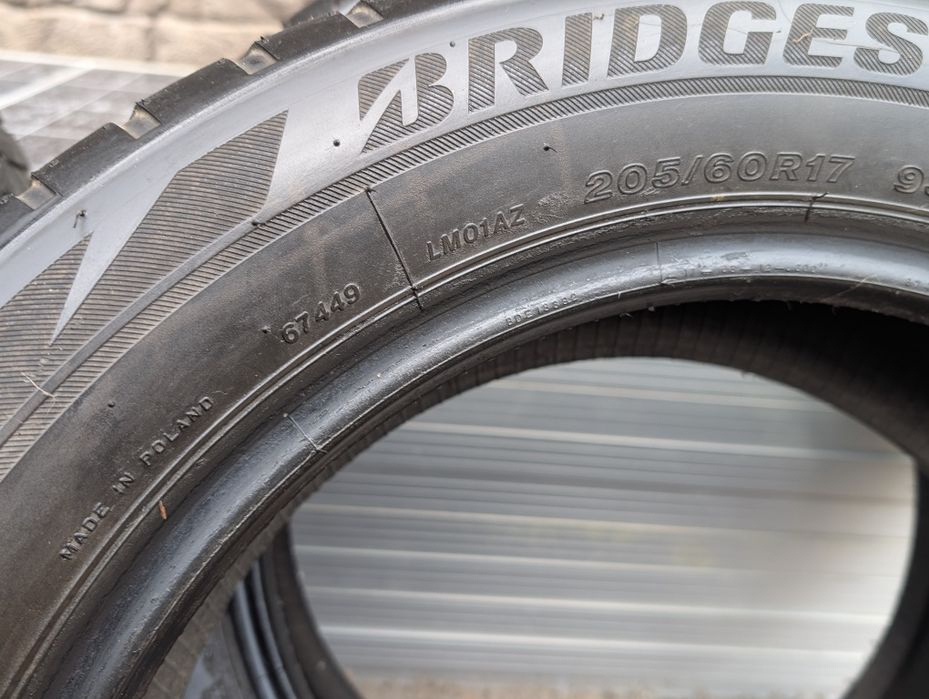 4 шт. 205/55 R17 Bridgestone Blizzak LM001 зимові шини бу
2021 рік
В г