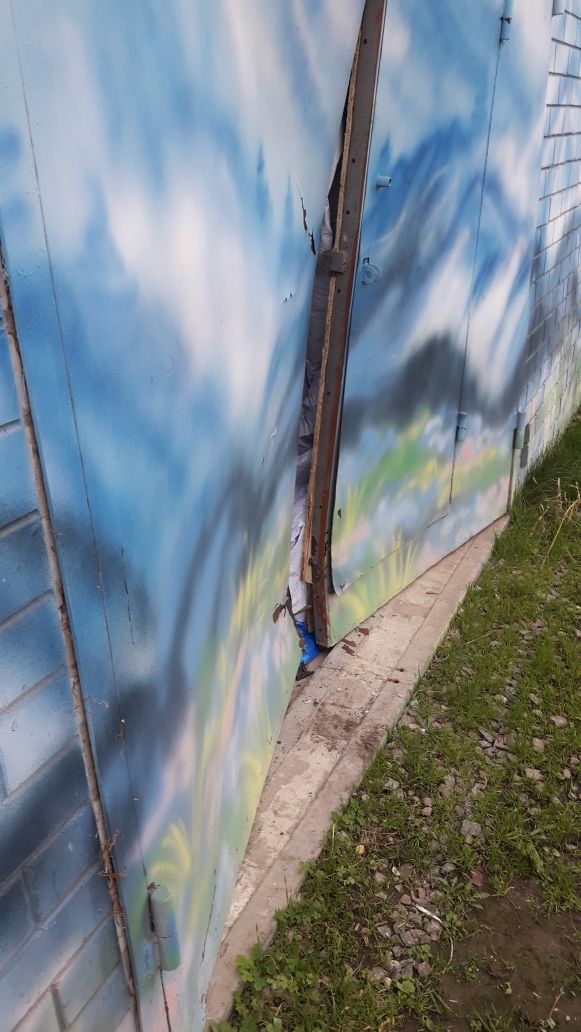 Ремонт, рихтовка и выравнивание кривых ворот в Харькове с генератором.