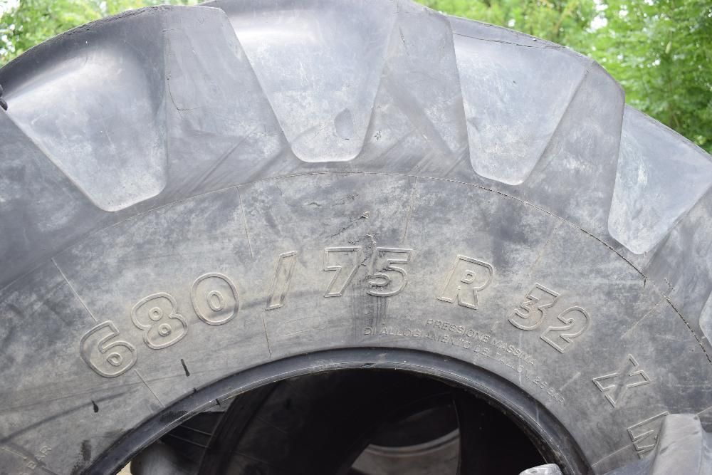 680/75 R32 opona używana