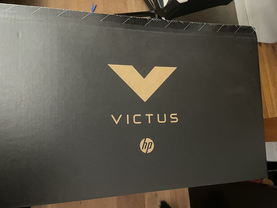 HP Victus 16 in box