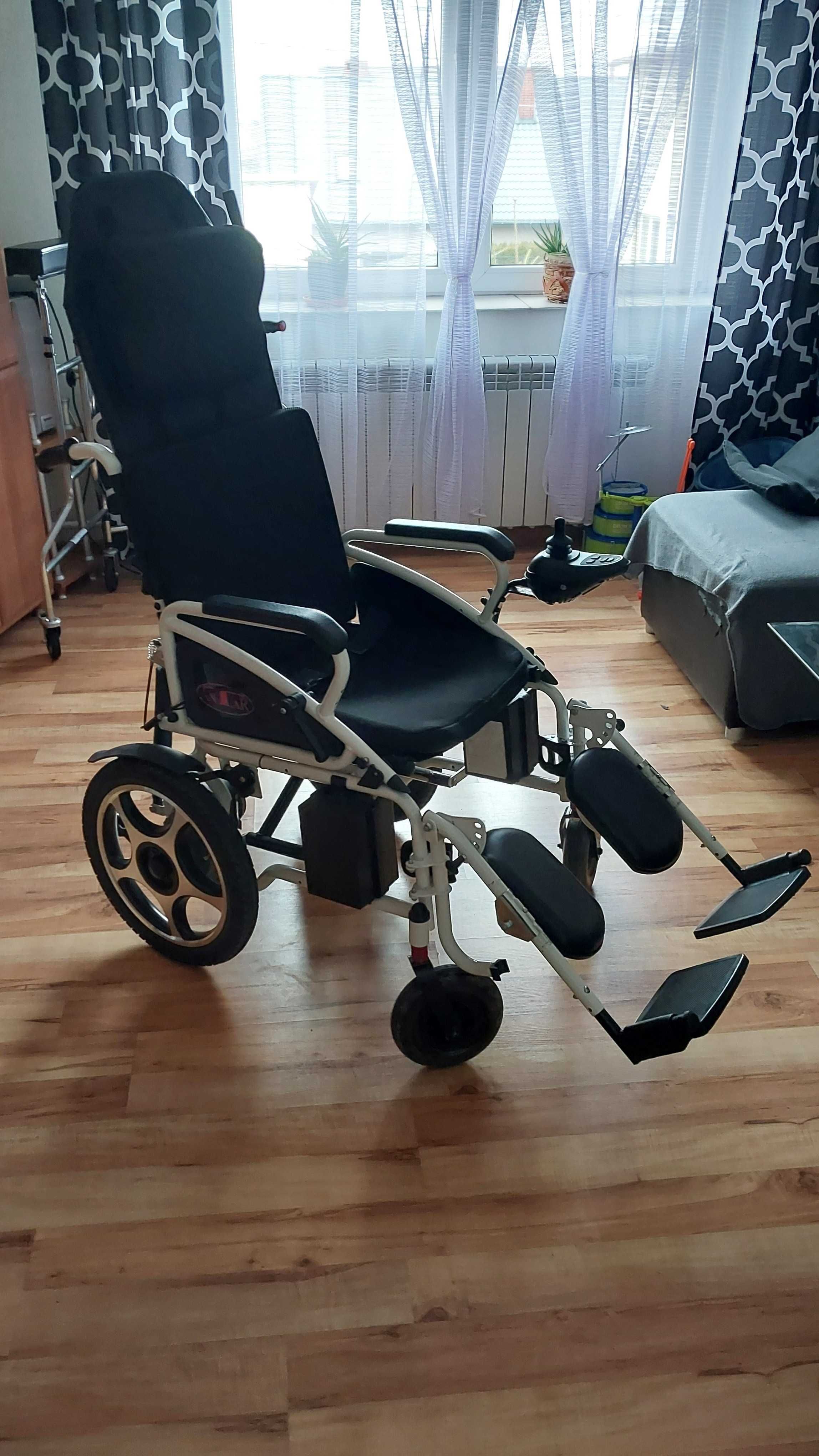 Wózek inwalidzki elektryczny składany AT52313