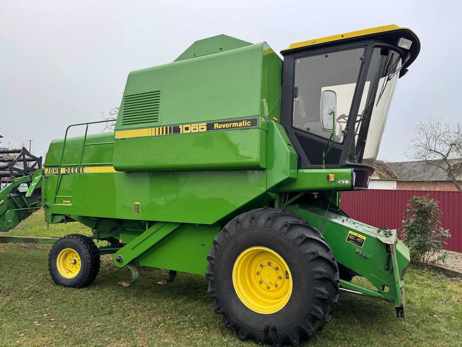 Є відеоогляд . Комбайн John deere 1065 Джон дір з кондиціонером.