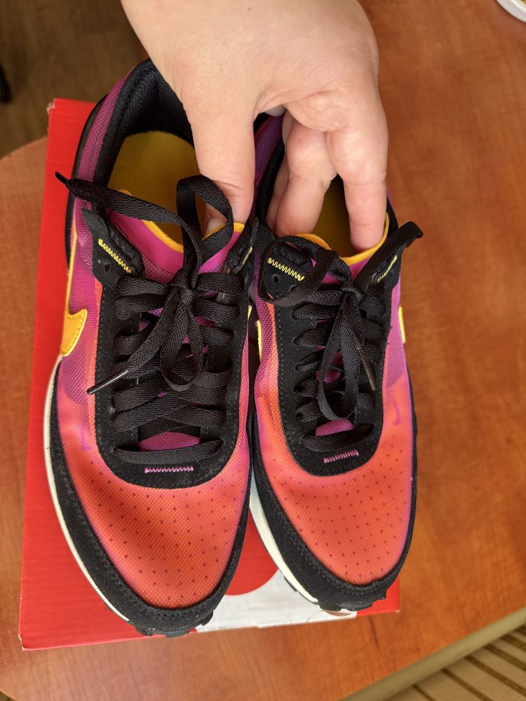 Кросівки жіночі підліткові nike waffle one 38.5