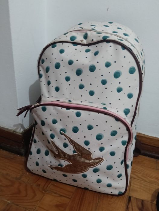 Vendo mochila de escola de menina