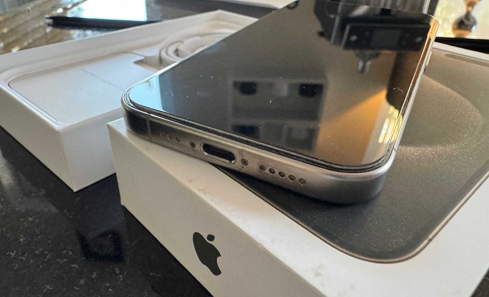 Iphone 15 Pro Salon Polska