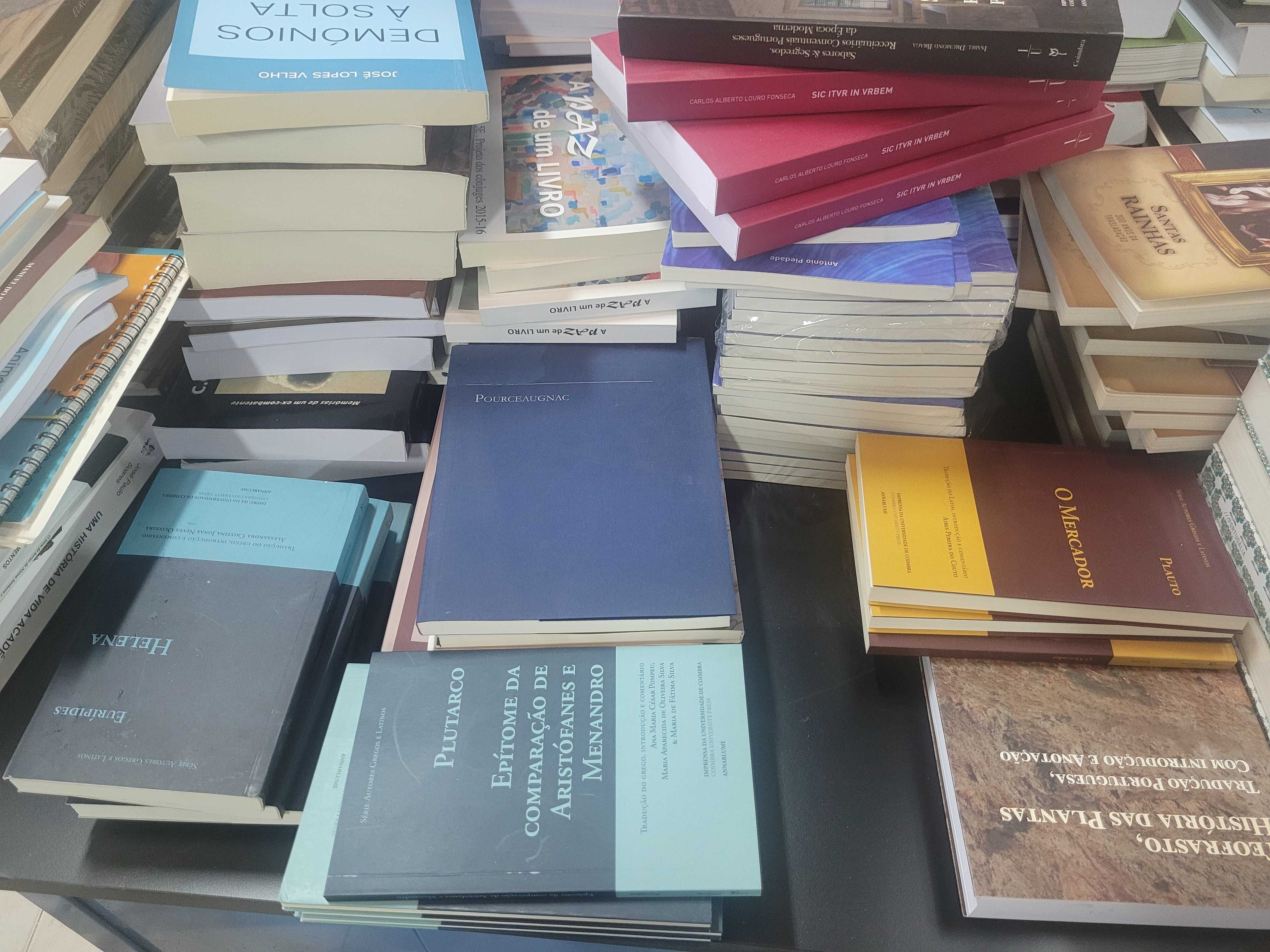 Lote de livros, romances, poesia, clássicos.