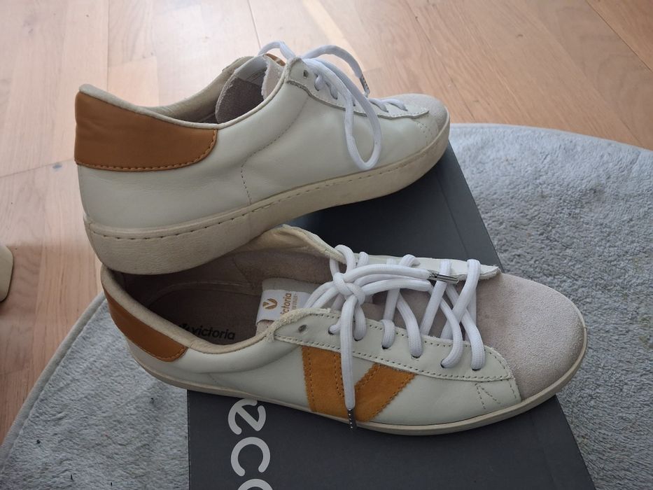 Buty sportowe Snakersy skóra rozm 39 Victoria