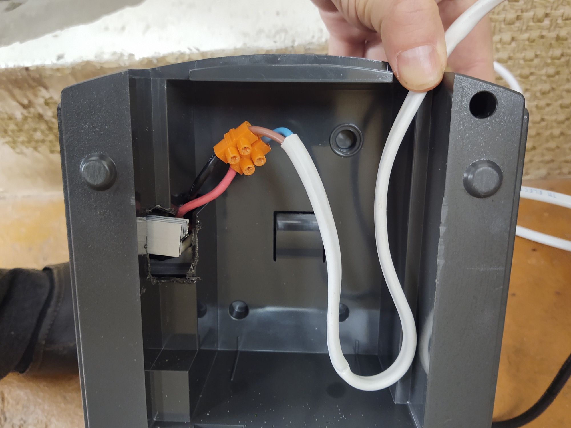 Зарядна станція із ДБЖ APC Back-UPS ES 525VA
