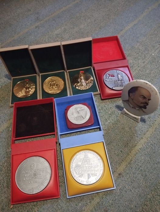 Продам настольние медали
