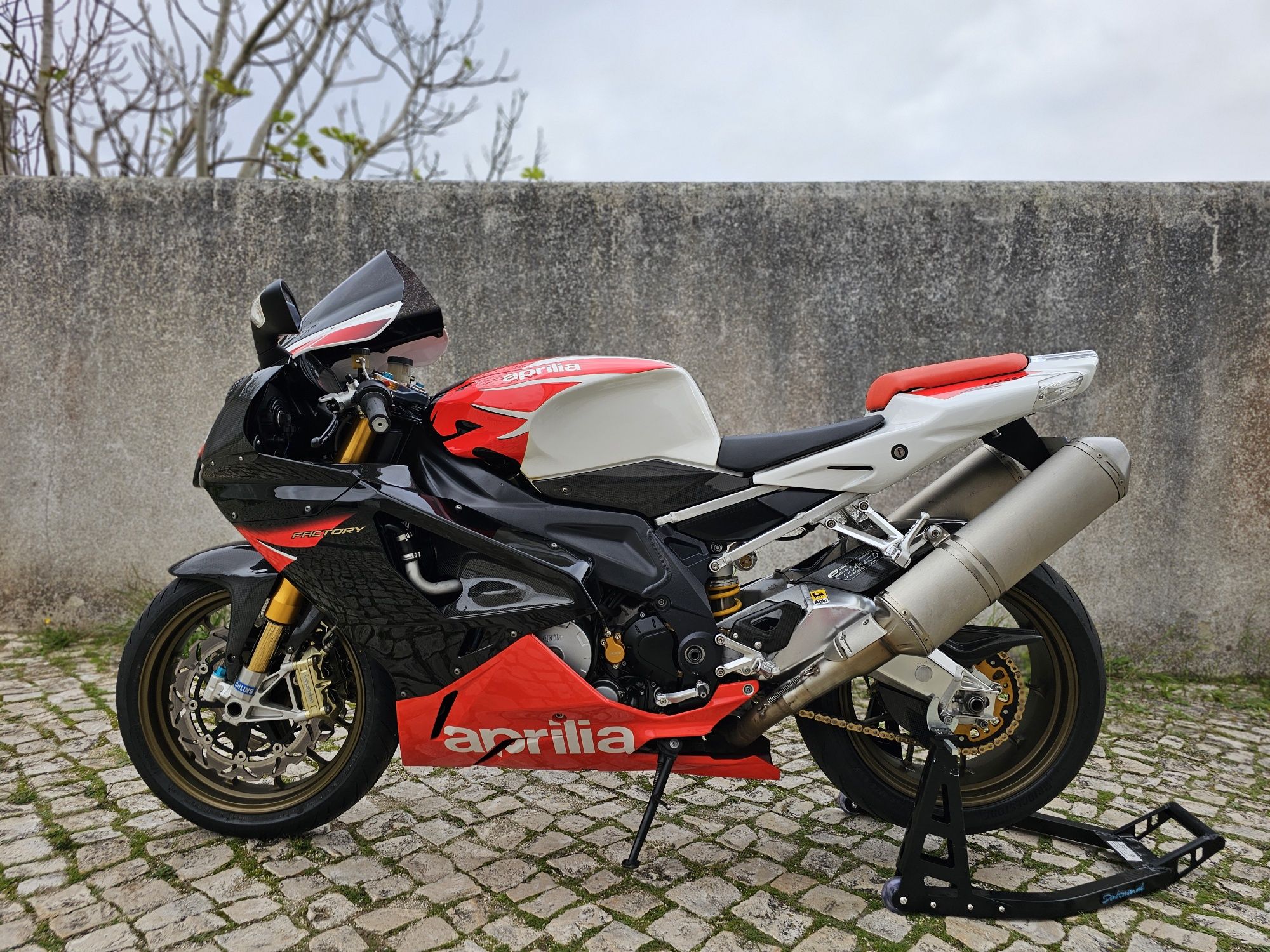 Aprilia RSV 1000 factory