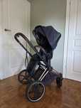 Stylowy wózek Cybex Priam 2022 – Rose Gold, spacerówka + gondola