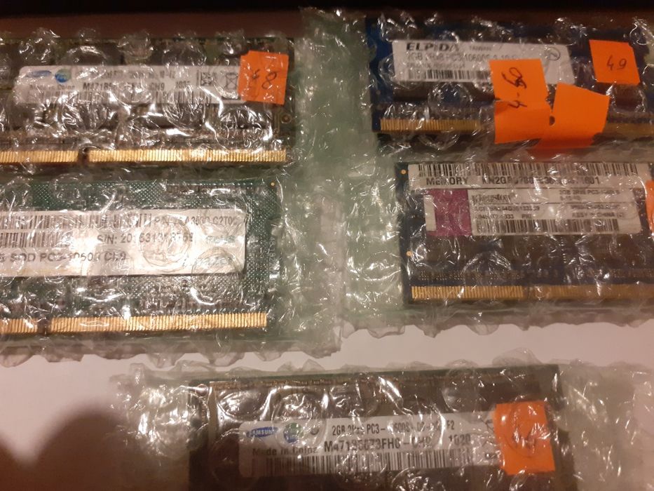 Память планшета ноутбука ддр3 разная частота.цена за 1шт. 2гб.Рабочая.