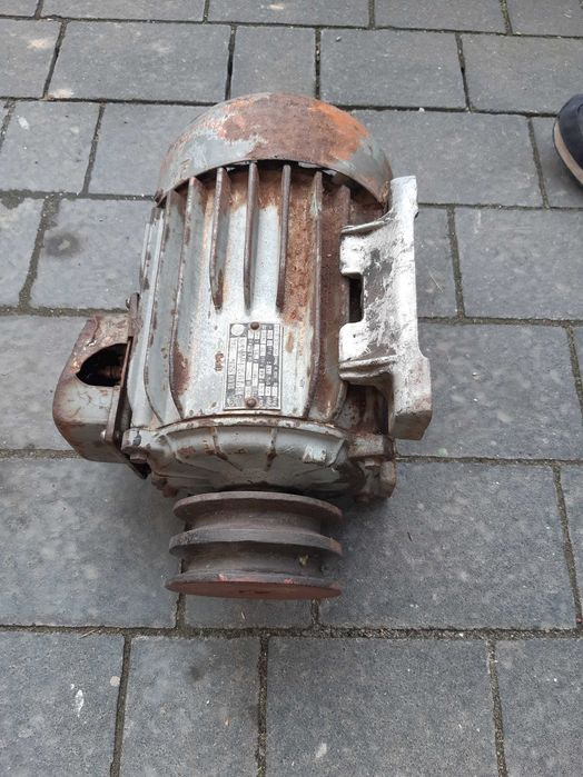 Silnik elektryczny trójfazowy 1.5kW 380V ,trójfazowy,z kołem pasowym