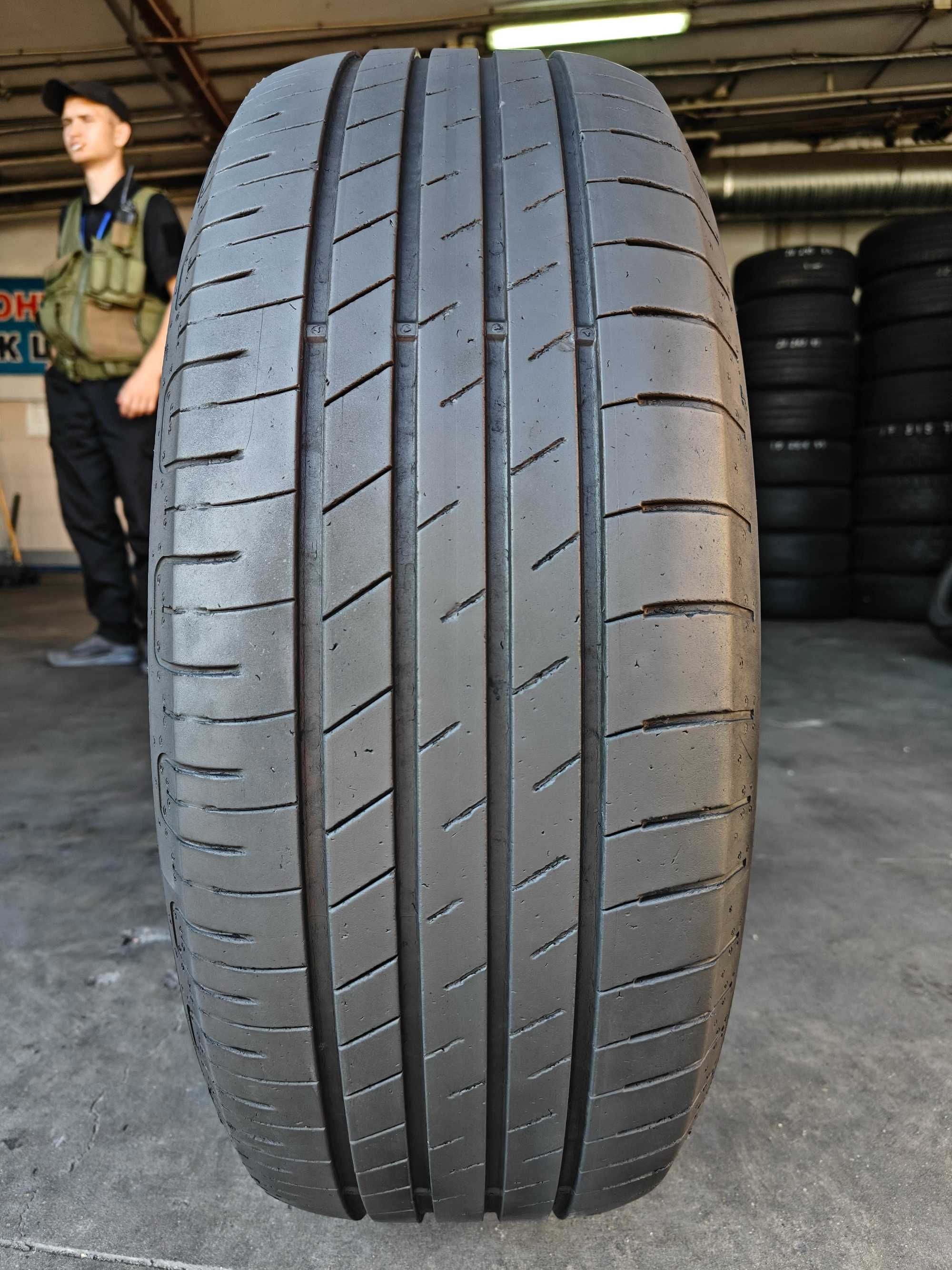 1шт. R17 215 60 шина літня Goodyear Efficient Grip Performance
