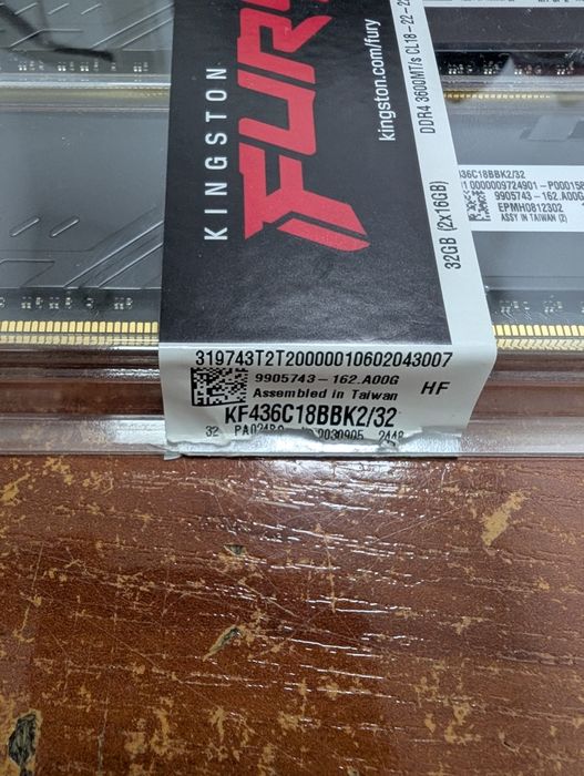 Оперативна памʼять Kingston Fury DDR4-3600 32 ГБ