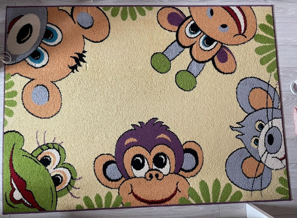 Sprzedam dywan do pokoju dziecięcego