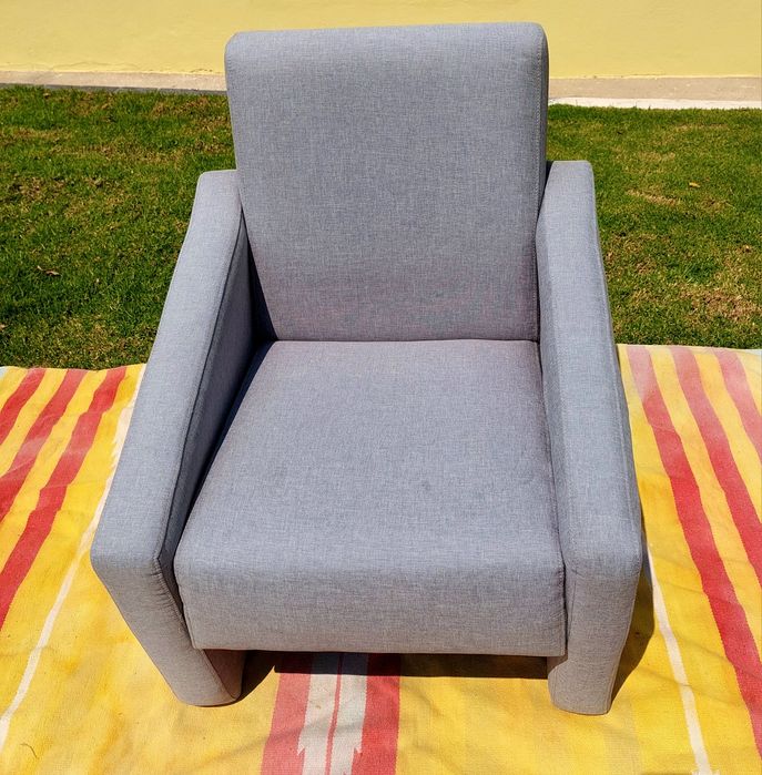Cadeirão cinzento