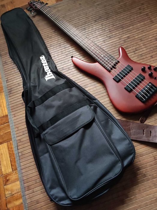 Baixo Ibanez 6 Cordas (SR506E Brown Mahogany) como novo  – Inclui Saco