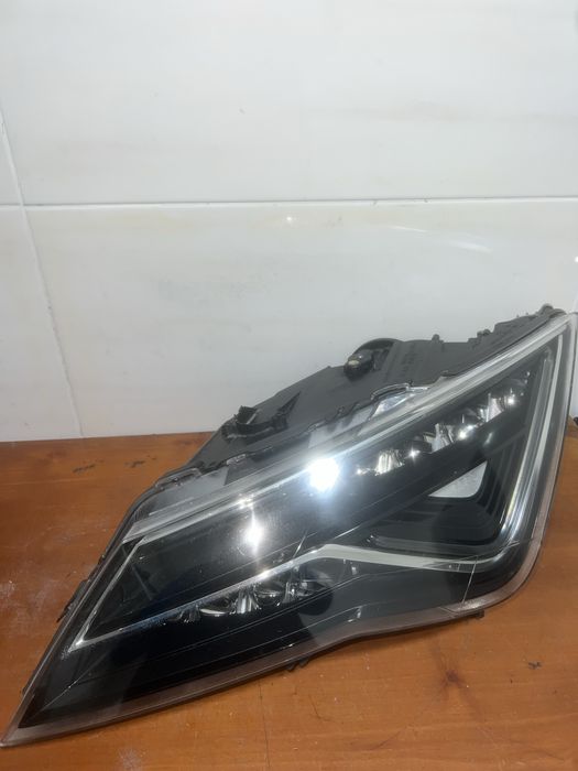 Otica esquerda seat leon 5f 2018