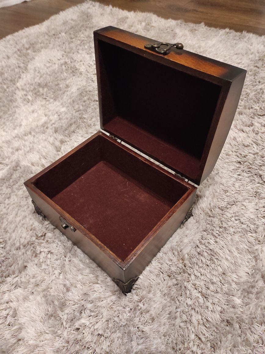 Drewniana szkatułka pudełko kufer stylizowane dekoracja kogut