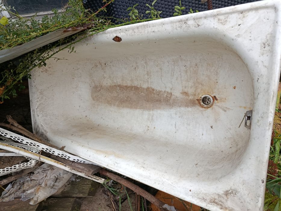 Ванна металлическая с сифоном