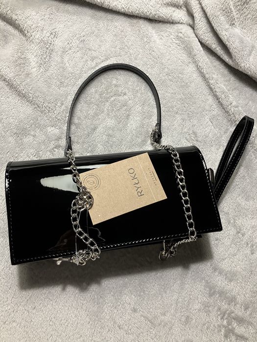 Czarna kopertówka z łańcuszkiem Ryłko. Nowa