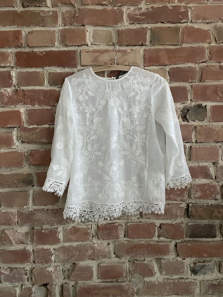 Zara XS - biała koszula z haftem