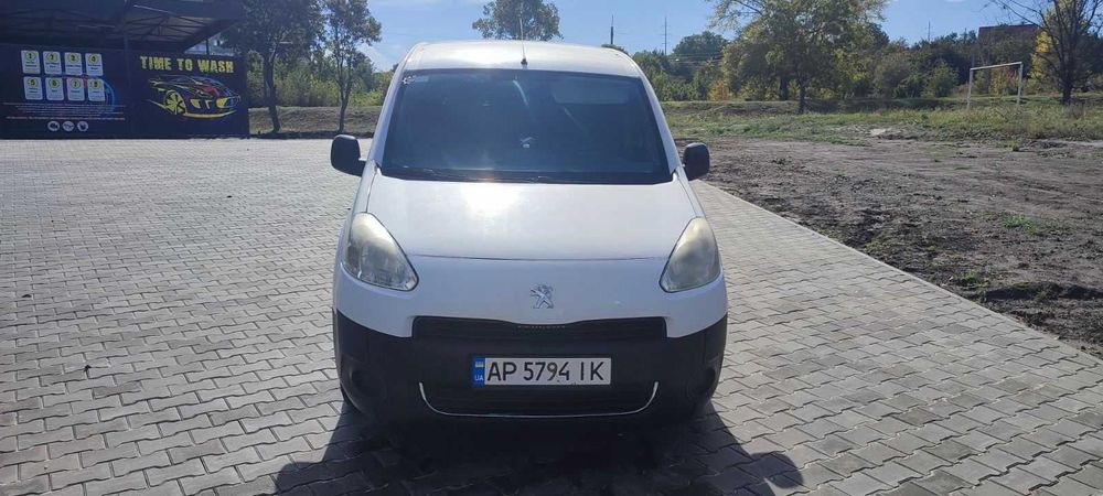 Автомобіль Peogeot partner максибаза