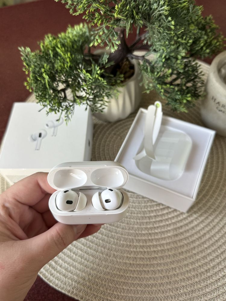 AirPods Pro 2 — стан 7/10, шумоподавлення, MagSafe