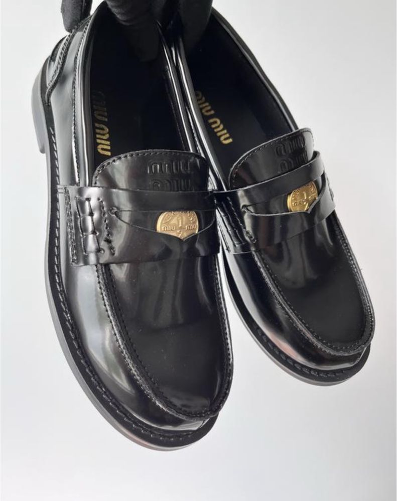Лофери в стилі miu miu