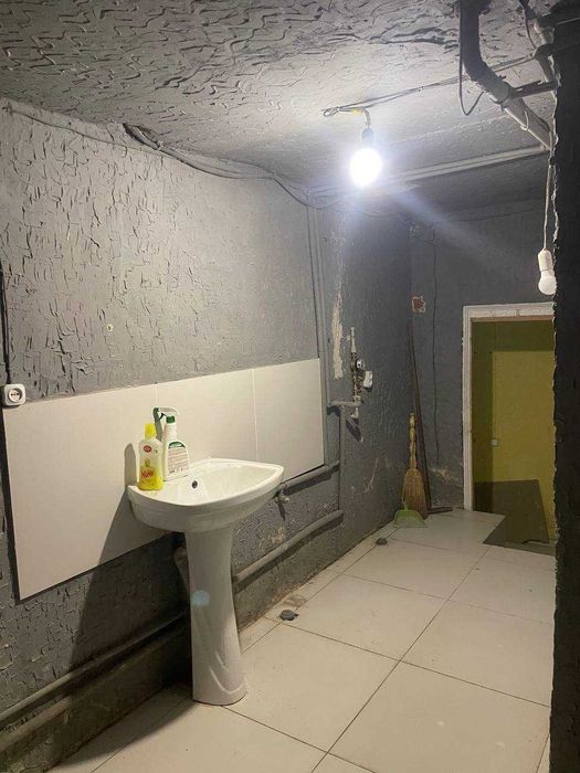 Продається приміщення 12 кв.м. по Лісогринівецькій, 18, Озерна! 8000 $