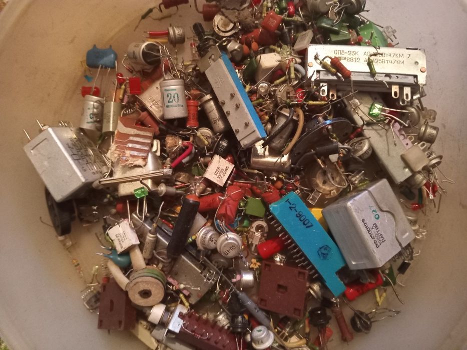 Радіодеталі 2,5кг.