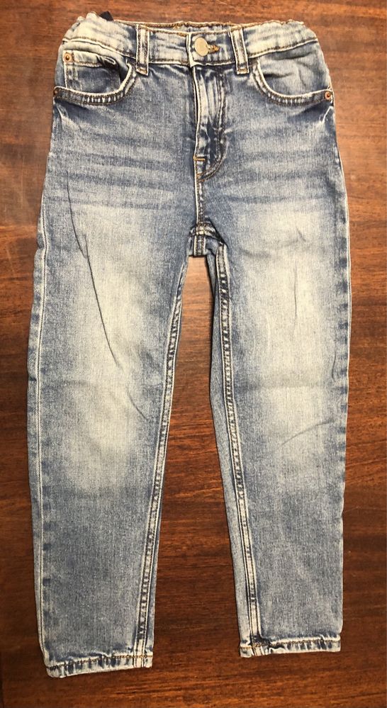 Крутые джинсы Zara и Reserved на юных модников.