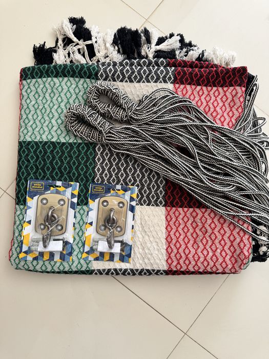 Rede descanso com ganchos incluídos