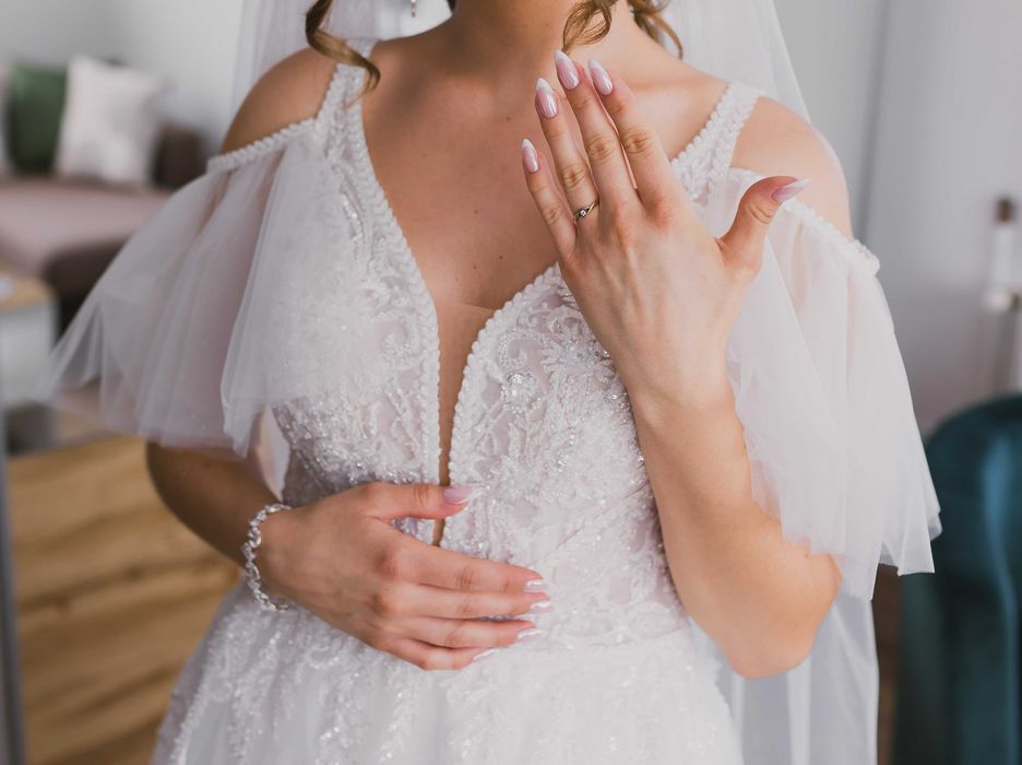 Suknia ślubna z salonu GRACJA + welon