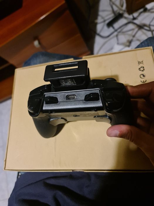 Vendo bolsa lacoste,calvin,guess e comando  para telefone