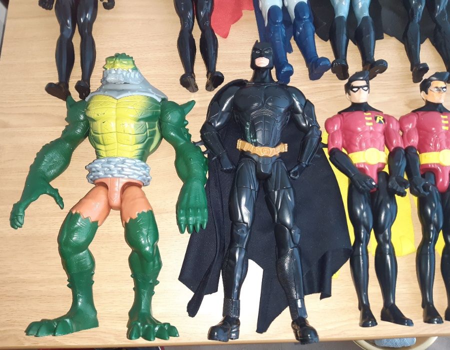 Figuras DC - Batman, Robin, Killer Croc e Man-Bat